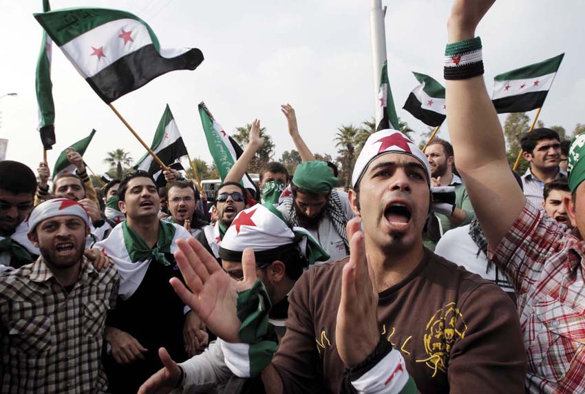 Siria: siguen los combates, aumenta la crisis política