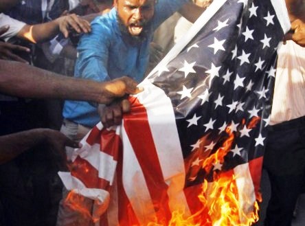 Una ola de protestas contra EE.UU. sacude al mundo musulmán