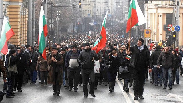 Bulgaria: cae el gobierno en medio de multitudinarias movilizaciones
