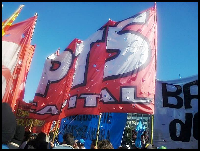 Télam | El PTS se retiró de la Plaza "para darle la espalda al patrón Eduardo Buzzi"