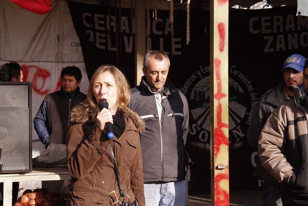 Diputada nacional apoya a los obreros de Cerámica Neuquén