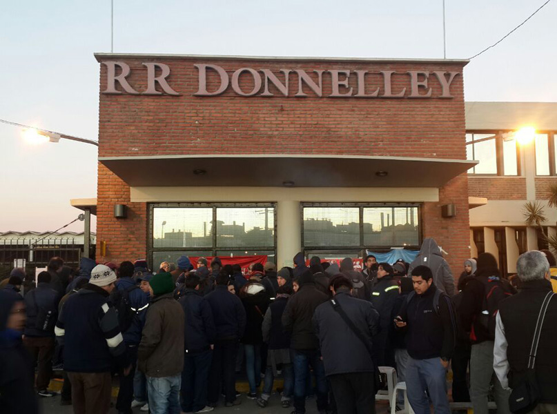 Donnelley: “Contra el cierre ilegal, los trabajadores ingresamos a la fábrica y la ponemos a producir”