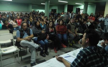 Roberto Bobadilla, candidato a intendente del Frente de Izquierda, participó ayer de debate público en Zapala
