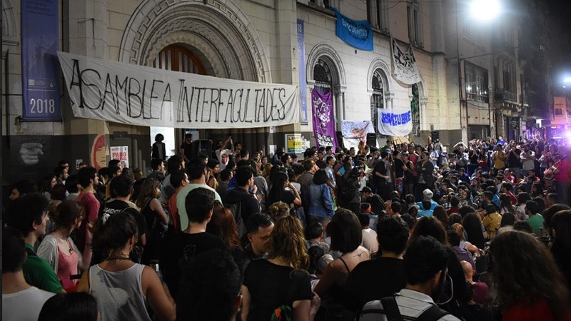 Crivaro: “En Rosario, Buenos Aires y en todas las plazas del país marchamos y llenamos las calles en defensa de la universidad pública”