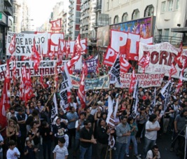 de Mayo: el PTS levantó una tribuna obrera en el Obelisco y participó del acto unitario en Plaza de Mayo