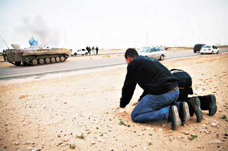 No al ataque militar imperialista contra Libia. Solo el pueblo libio tiene el derecho de derrocar a Kadafi