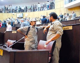 Neuquén: La banca del FIT asume denunciando a los partidos de las petroleras