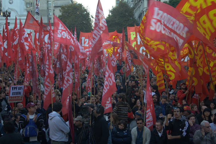 El sindicalismo combativo y de izquierda realizó un multitudinario acto en la Plaza de Mayo
