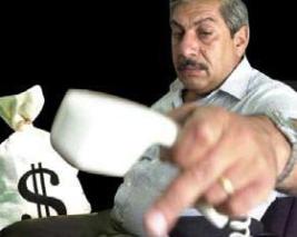 ¡Daer gana $70.000 por mes y quiere hacer un fraude escandaloso! ¡Se tiene que ir! ¡Que voten todos!