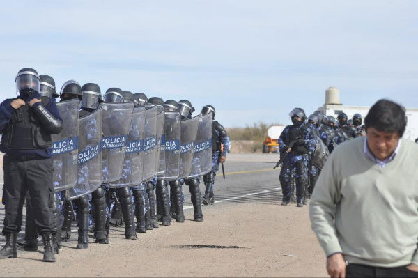 Patota y represión para defender a las mineras