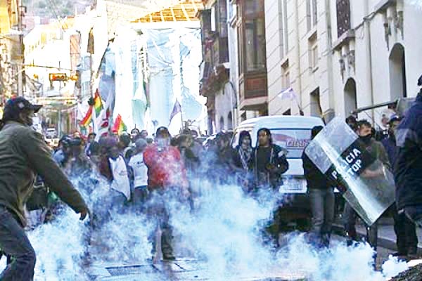 Bolivia: Mineros asalariados exigen nacionalización y abren crisis política nacional