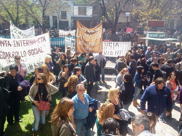 Ministerio tomado contra el ajuste de Scioli