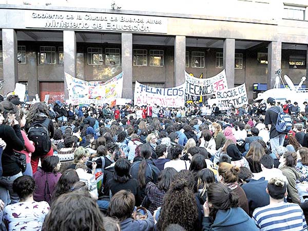 Masifiquemos la lucha con tomas y movilizaciones