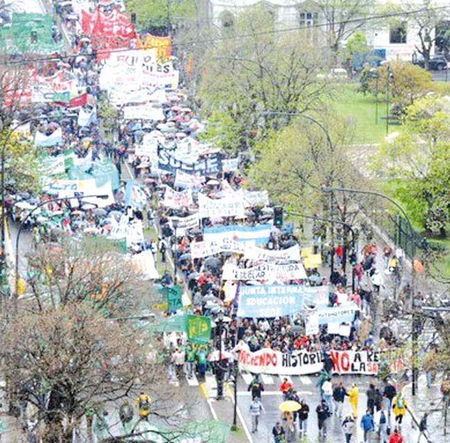 La Plata: los trabajadores de Educación tiene que triunfar