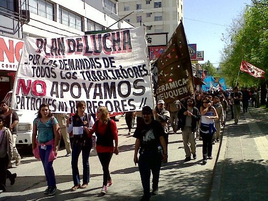Columna clasista en una marcha sin patrones