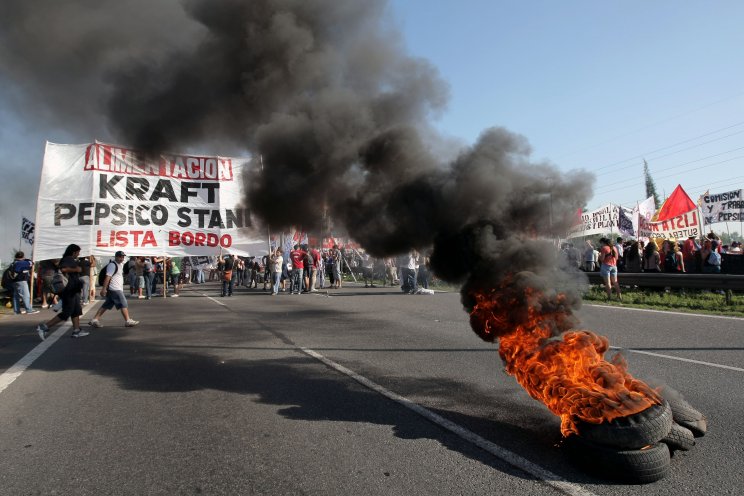 Agrupar trabajadores y jóvenes en lucha política contra la burocracia y el gobierno