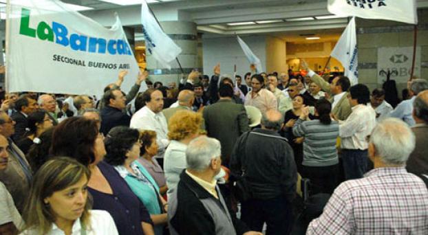 Bancarios: "Queremos que el paro tenga continuidad en un plan de lucha"