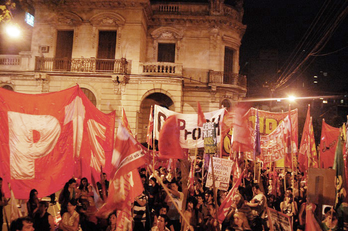 Rosario: más de 2.000 personas en la marcha del Encuentro Memoria, Verdad y Justicia