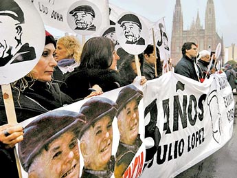 En la ciudad de Julio López CFK afirma que nadie puede desaparecer: una provocación