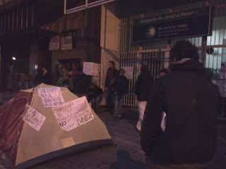 Trabajadores despedidos de Alicorp instalan carpa en la puerta del Ministerio de Trabajo