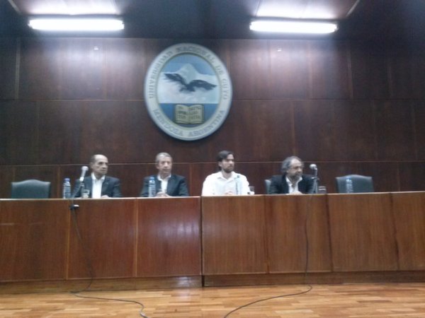Nicolás del Caño y Julio Cobos debatieron en la Universidad de Cuyo; Abraham y Cassia, ausentes