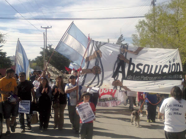 Marcha en Las Heras por la absolución de los petroleros