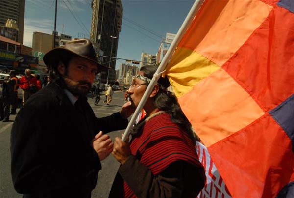 Bolivia: burócratas oficialistas quieren despedir a Javo Ferreira, dirigente de la LOR-CI