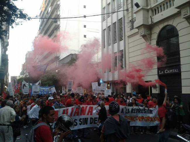 Multitudinaria marcha de los trabajadores de Liliana: SÍ a la reincorporación, NO a la represión