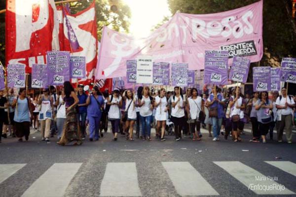 Pan y Rosas se movilizó junto a cientos de mujeres trabajadoras y estudiantes