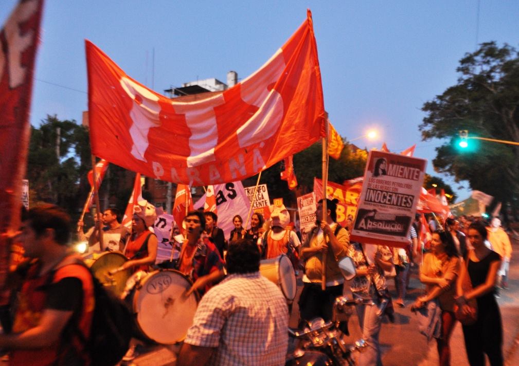 Paraná: el PTS se movilizó por la absolución de los Petroleros y el triunfo de la lucha Docente