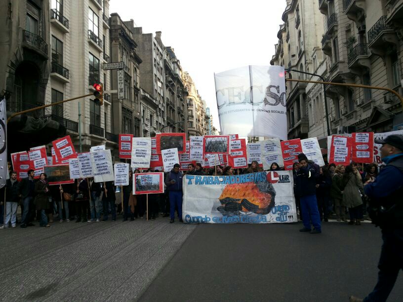 URGENTE: Obreras y mujeres de trabajadores de Lear instalan carpa frente al Ministerio de Trabajo de la Nación