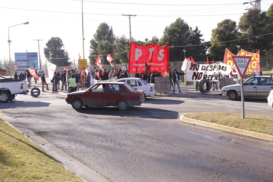 Neuquén: se realizó corte del puente carretero en repudio a despidos en autopartistas Lear