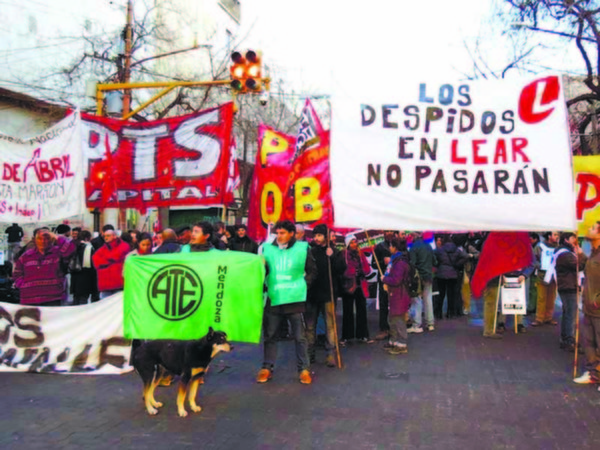 Mendoza: Nuevamente, reclamo contra los despedidos en LEAR