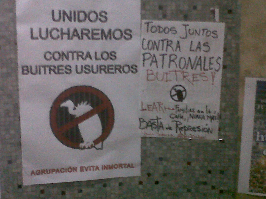 Lear: afiches en el Indec contra las patronales buitres