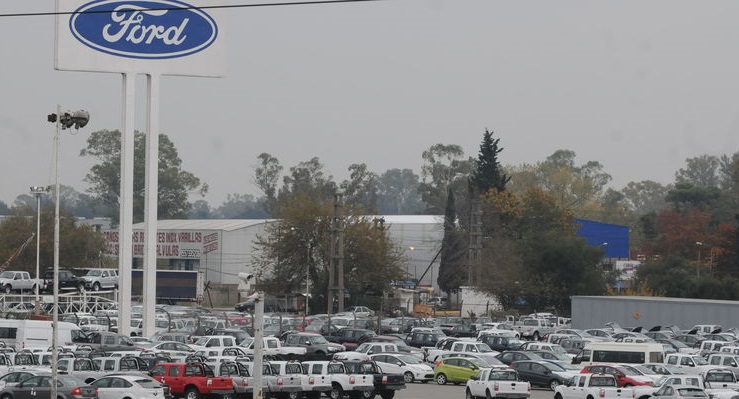 Ford paralizada por bloqueo de la autopartista Johnson Controls