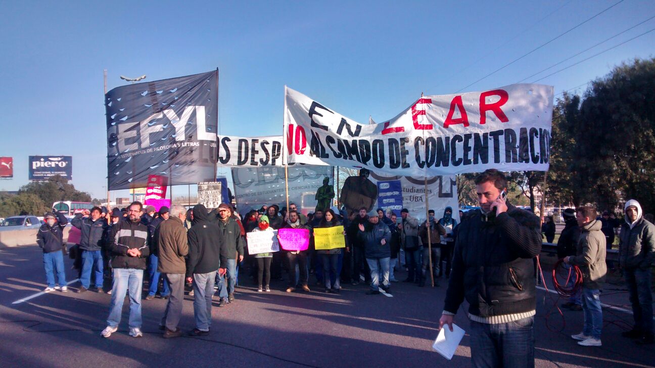 Trabajadores de Lear y estudiantes cortaron Panamericana contra la empresa, que viola sistemáticamente derechos laborales