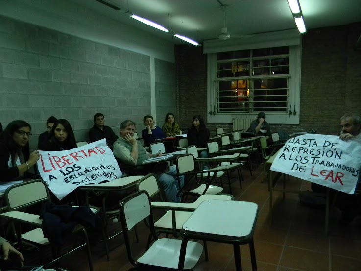 LEAR: Estudiantes y docentes de la UNQ contra la represión y por la libertad de los detenidos.