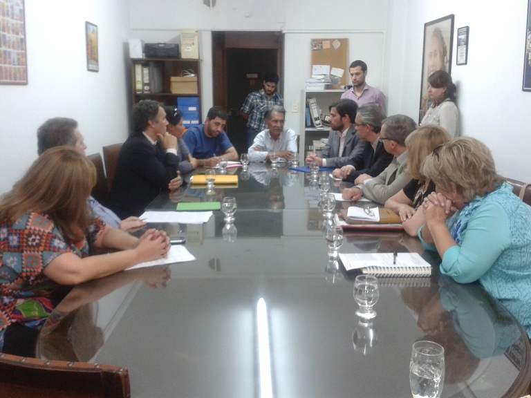 La familia de Sergio Avalos fue recibida por primera vez en el Congreso Nacional