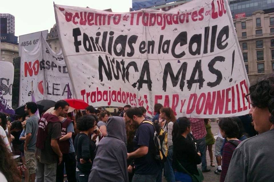 Lear. Corte total de avenida Corrientes por reincorporación de despedidos y contra la expulsión de delegados del SMATA