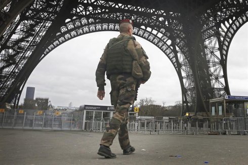 Francia despliega diez mil soldados tras atentados en París