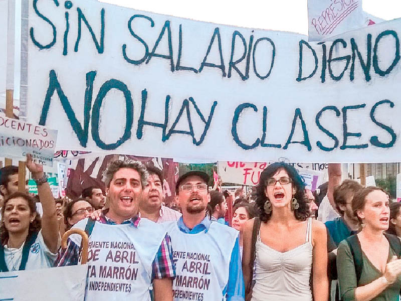 Miles de docentes cordobeses contra la represión y la traición de Monserrat