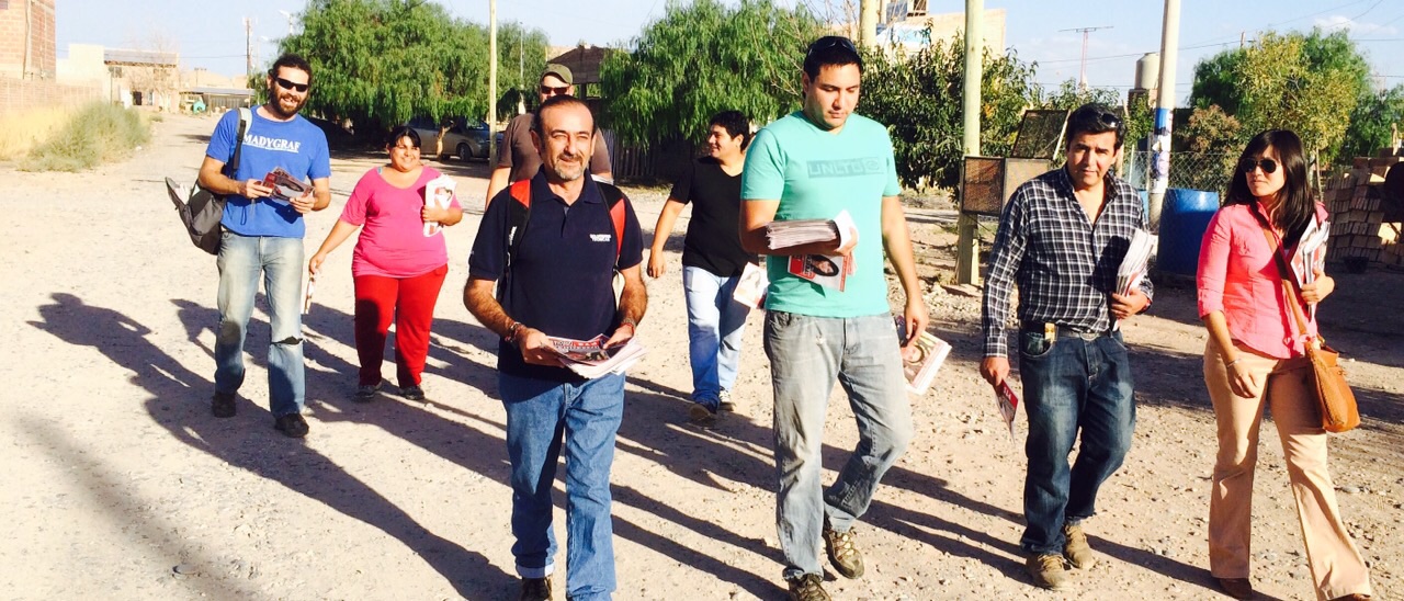 El FIT recorrió los barrios de la Meseta, llamando a acompañar a la izquierda con su voto