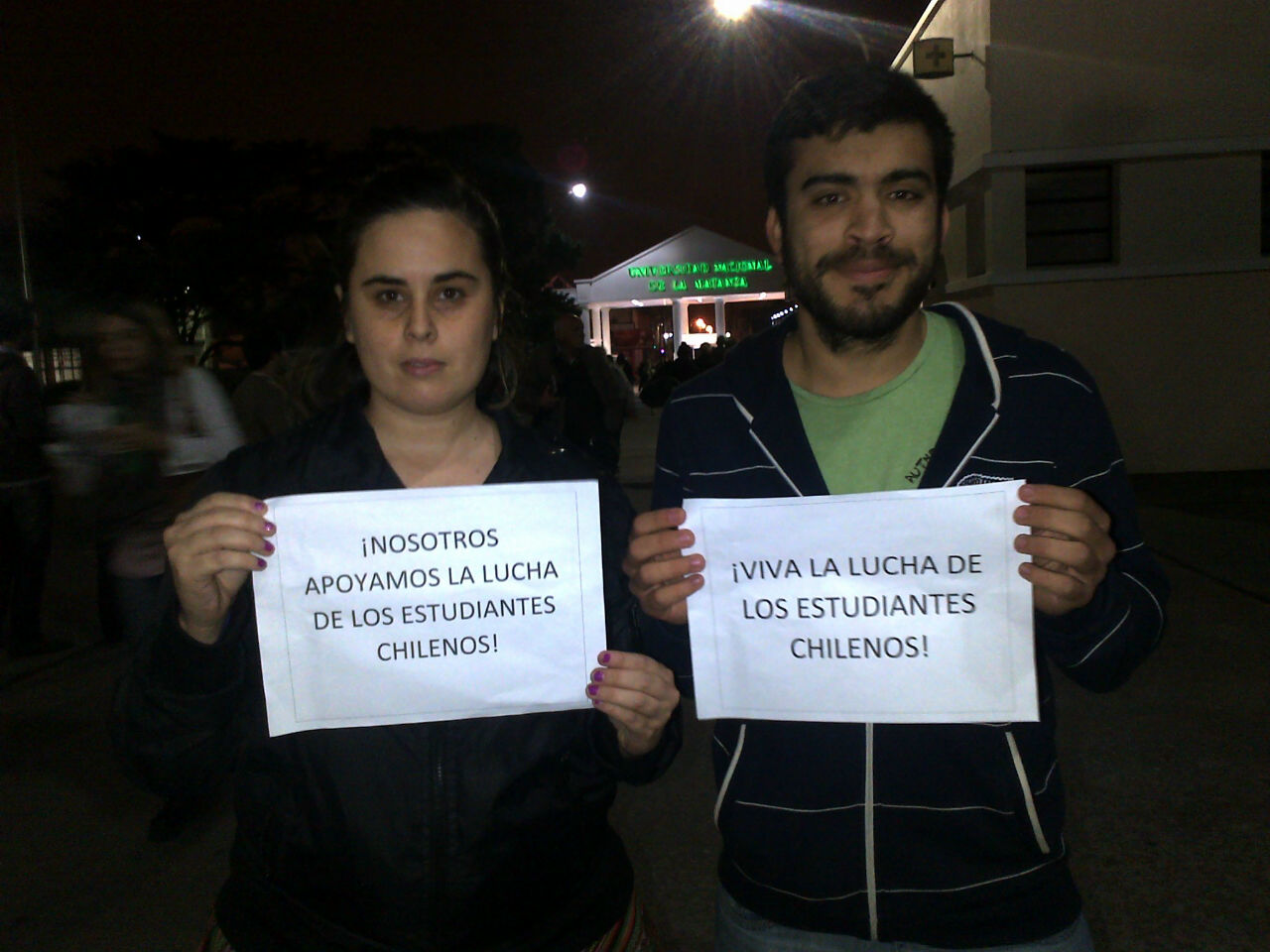 Jóvenes candidatos del PTS en apoyo a la lucha de estudiantes chilenos