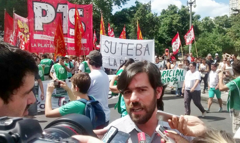 Del Caño: “Es fundamental la convocatoria a un paro nacional para enfrentar los despidos”