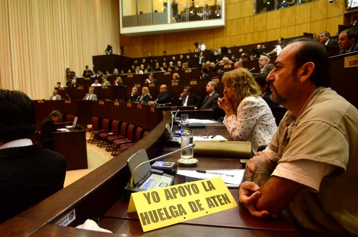 El gobernador Gutiérrez propone un aumento miserable para docentes y estatales