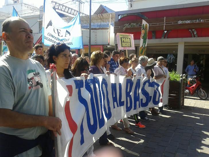 Dirigentes docentes y referentes del FIT viajaron a Santiago del Estero en apoyo a los maestros 