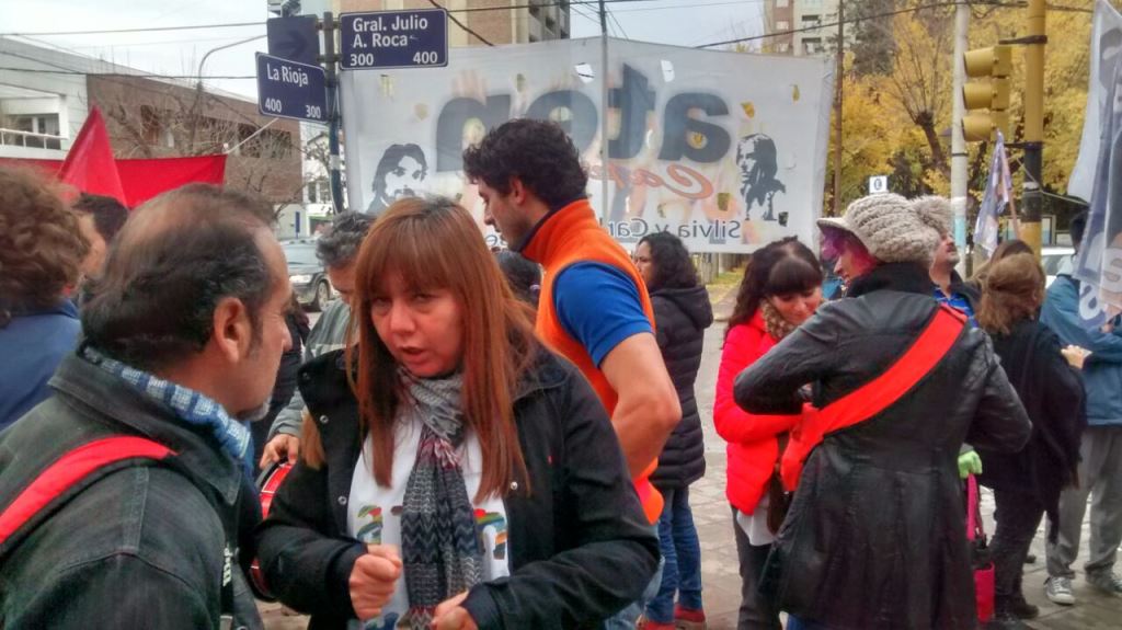 Raúl Godoy acompañó el reclamo de docentes de ATEN por movilidad