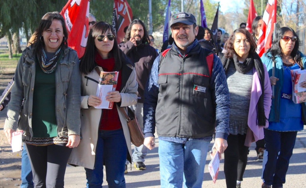 El Frente de Izquierda cierra su campaña con una caminata por el barrio Parque Industrial