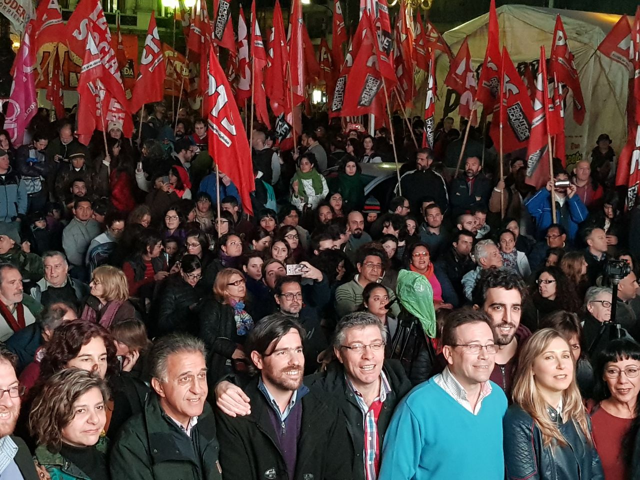 El Frente de Izquierda cerró su campaña frente a la carpa de los trabajadores de Pepsico 