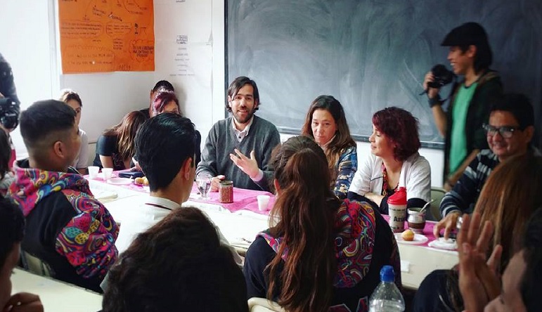 En Lomas de Zamora, Del Caño charló con estudiantes secundarios